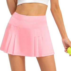 Tennis/golf skirt with shorts and pockets.